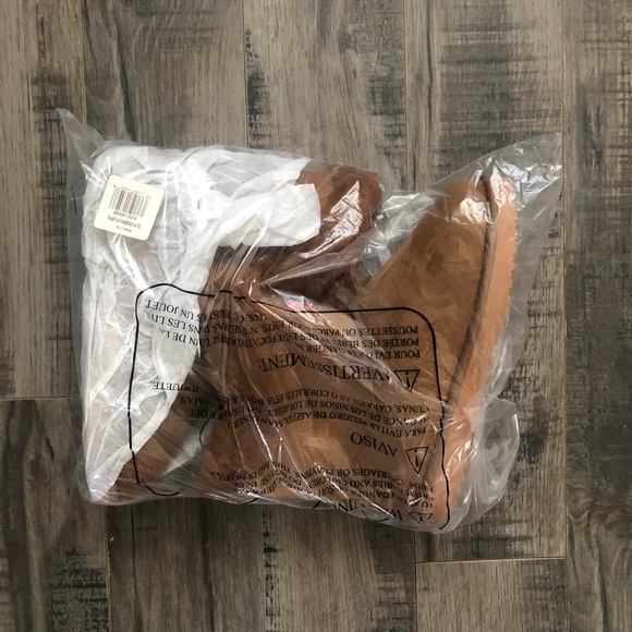 Philadelphia 76ers FOCO Women's Faux Fur Boots - Brown - Picture 2 of 2